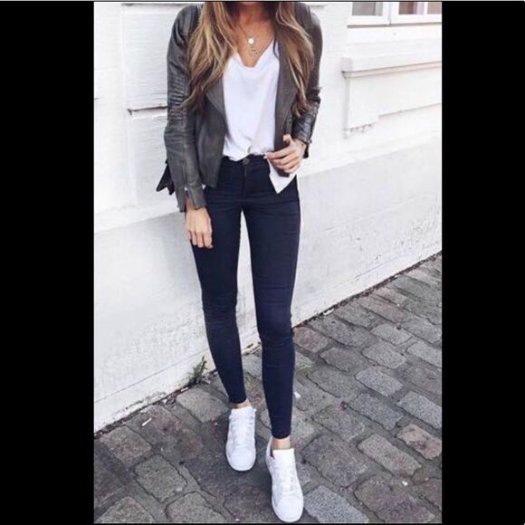 🍄 Levi’s Dark Blue Mid Rise Skinny Jeans - Picture 1 of 7